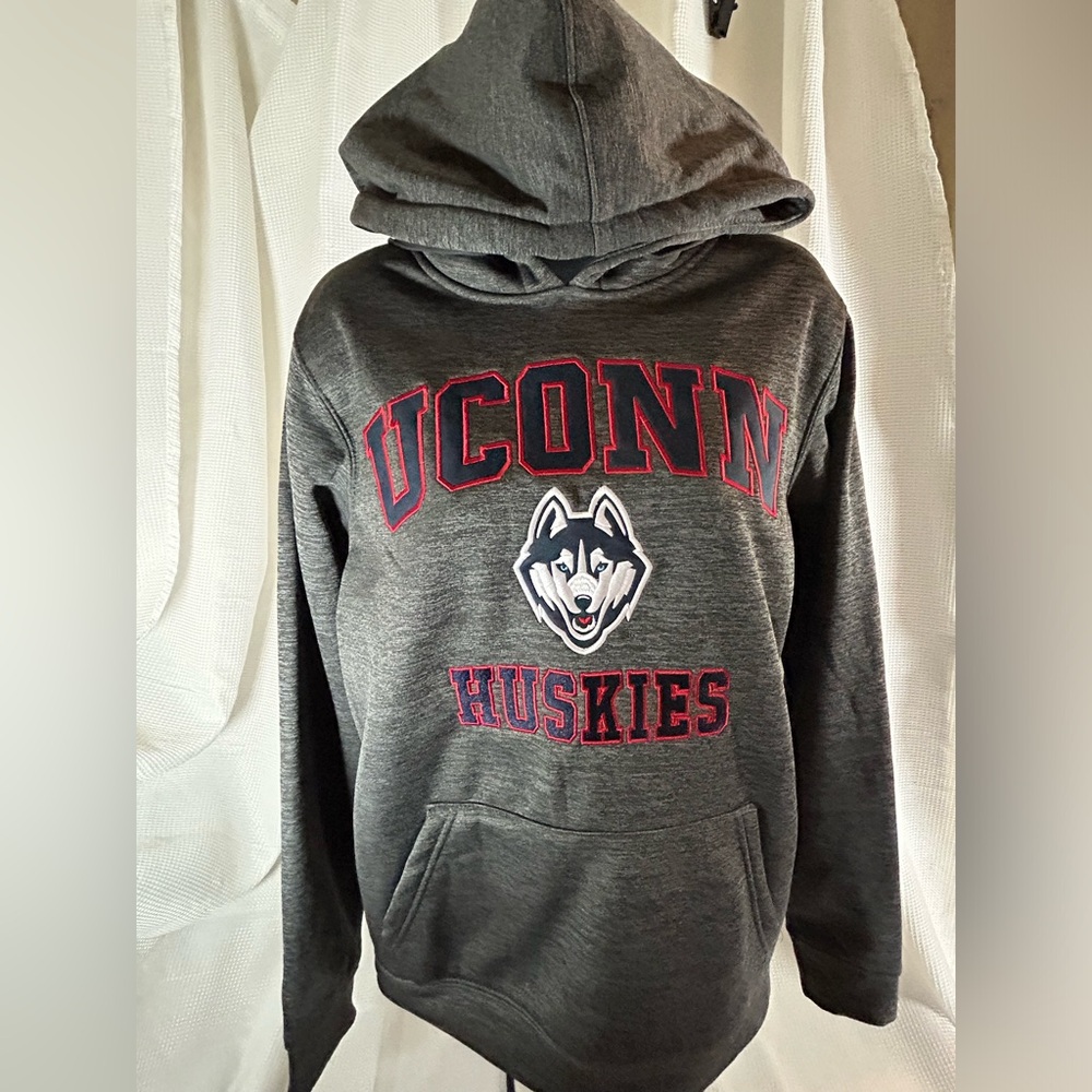 Colosseum UCONN HUSKIES hold on hoodie, dark gray